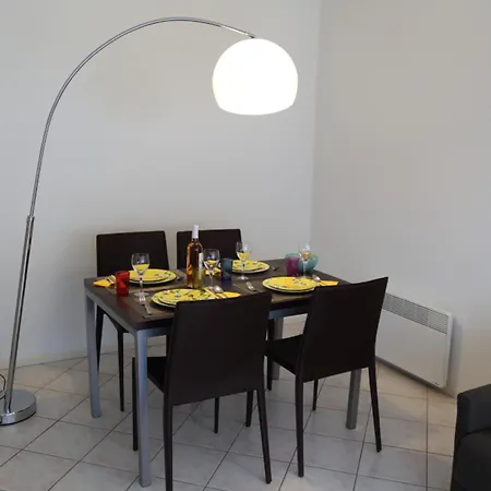 Apartment Grand 2p Avec Parking Et Terrasse, Piscine Sur Le Toit, Proche Des Plages A - Fr-1-196-172 *