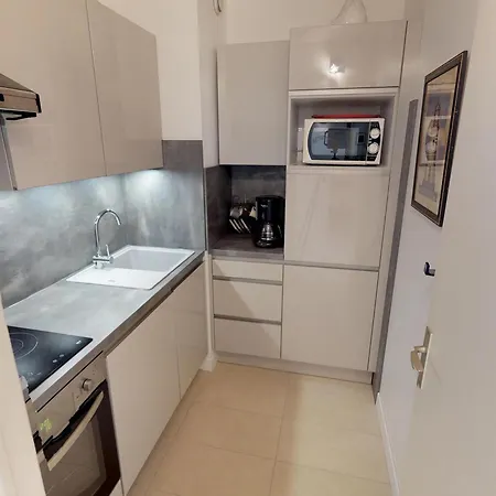 Apartment Grand 2p Avec Parking Et Terrasse, Piscine Sur Le Toit, Proche Des Plages A - Fr-1-196-172 Menton